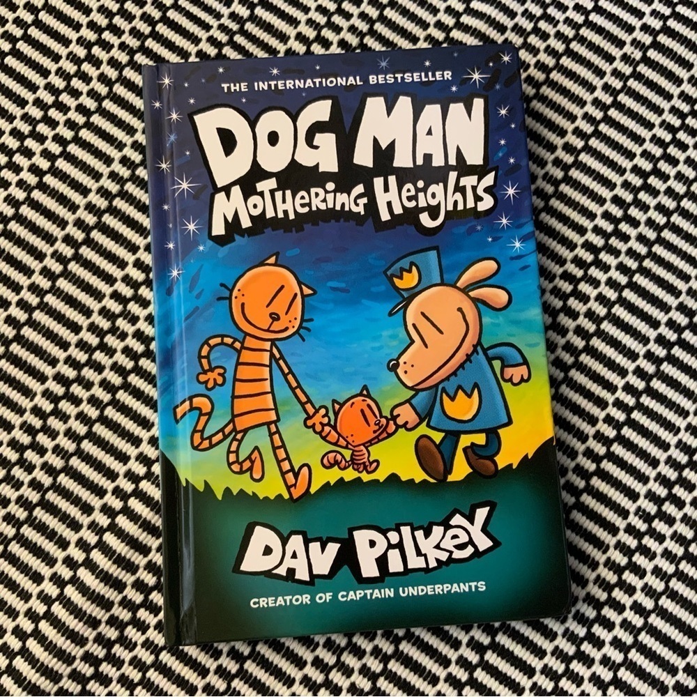 DOG MAN Mothering Heights Graphic Novel Book by Dav Pilkey
